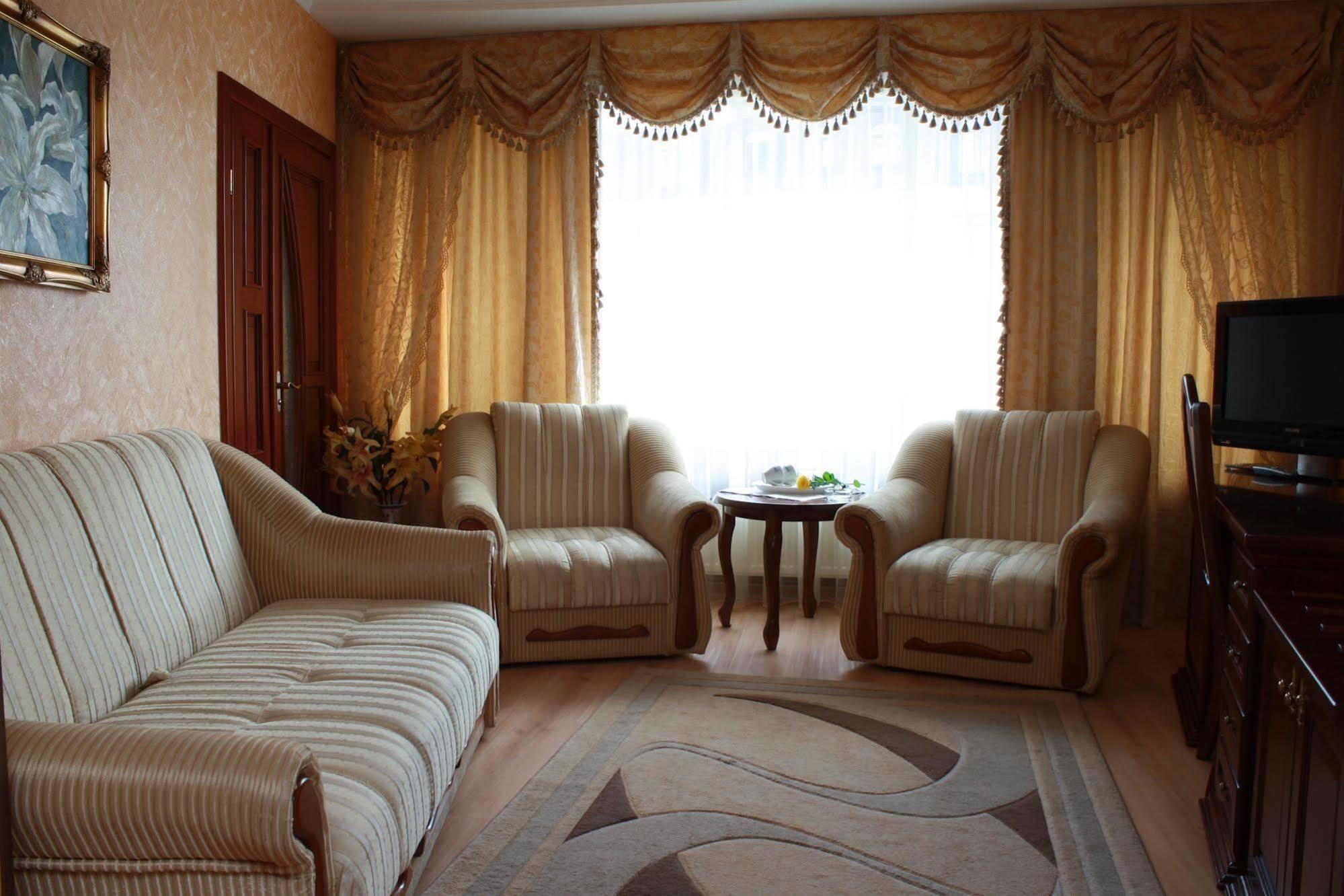Salute Hotel Kyiv Exterior photo